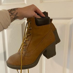 Women’s boots- so cute!!